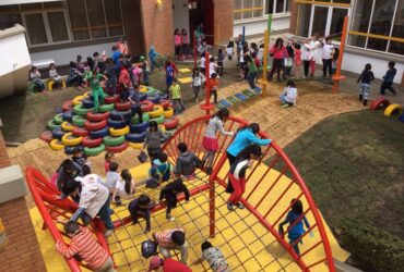 Nuevo patio de juegos en la primaria