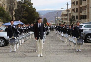 Desfile con motivo del aniversario del 6 de agosto