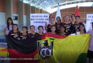 Nuestro equipo de trampolín en el torneo nacional de Cochabamba