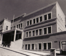 Cambio de nombre a “Colegio Mariscal Braun”
 	Inauguración del nuevo Colegio en la calle Aspiazu (10.05)
 	Alfredo Ayala se convierte en primer subdirector boliviano
 	Gobierno boliviano da a conocer un intento de golpe de estado encargado por Alemania al MNR (20.07)