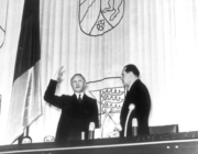 División de Alemania: República Federal de Alemania y la República Democrática Alemana.
 	Bundeskanzler BRD: Konrad Adenauer
 	Presidente: Mamerto Urrolagoitia